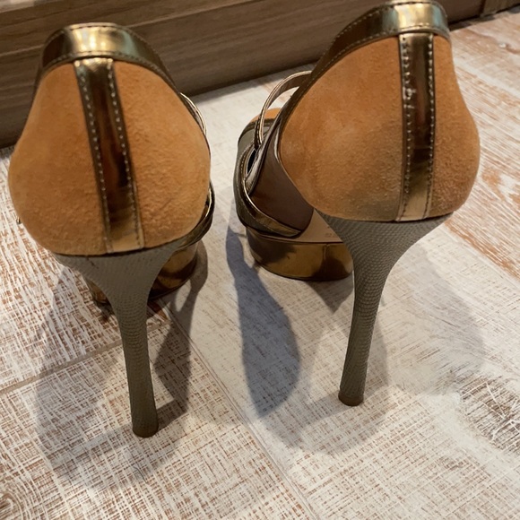 Gold metallic platform pumps - Picture 6 of 8